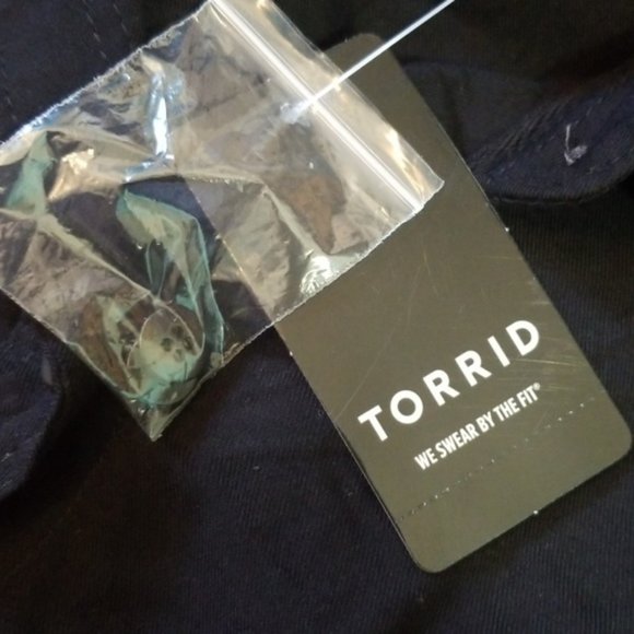 Torrid Black Lace Inset Camp Shirt NWT - Picture 2 of 4